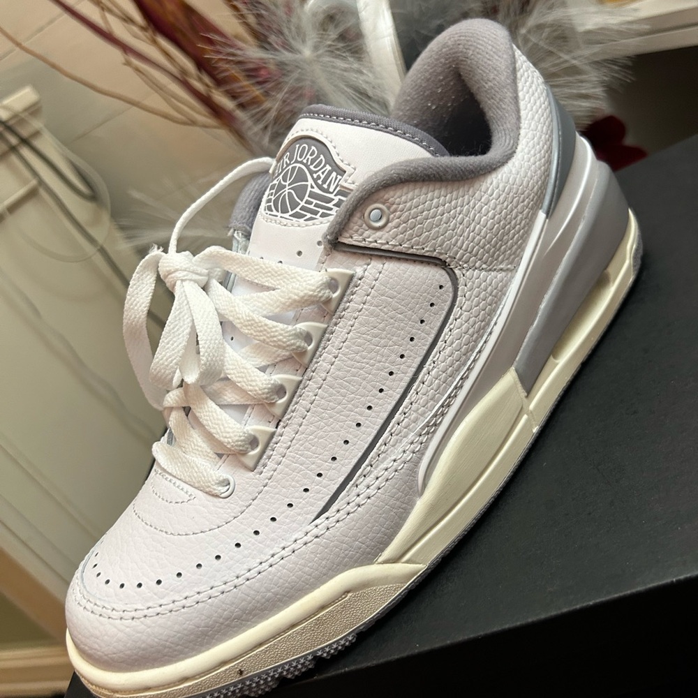 Jordan Kids Sneakers in White and Gray